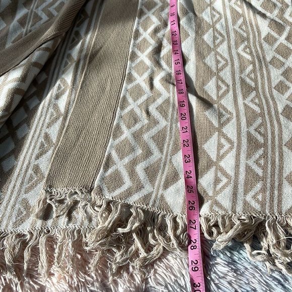 Old navy sweater shawl Aztec prints size M-L - Picture 9 of 9